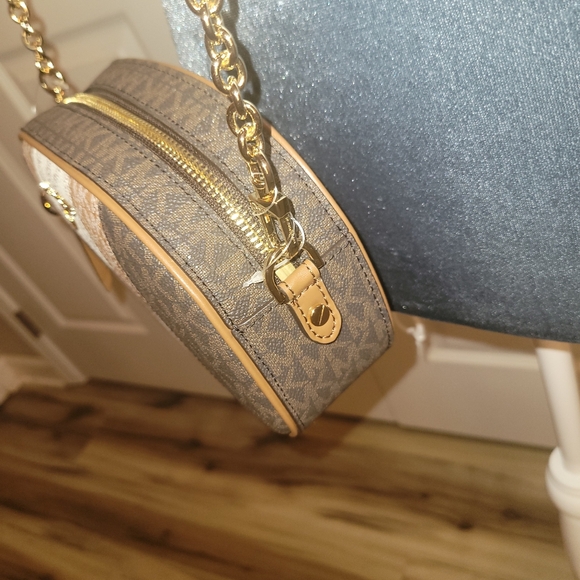 NWT Michael Kors Monogram Carmera Crossbody Bag - Picture 6 of 12